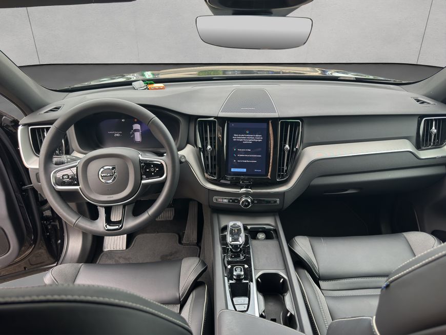 Volvo  Plus Dark