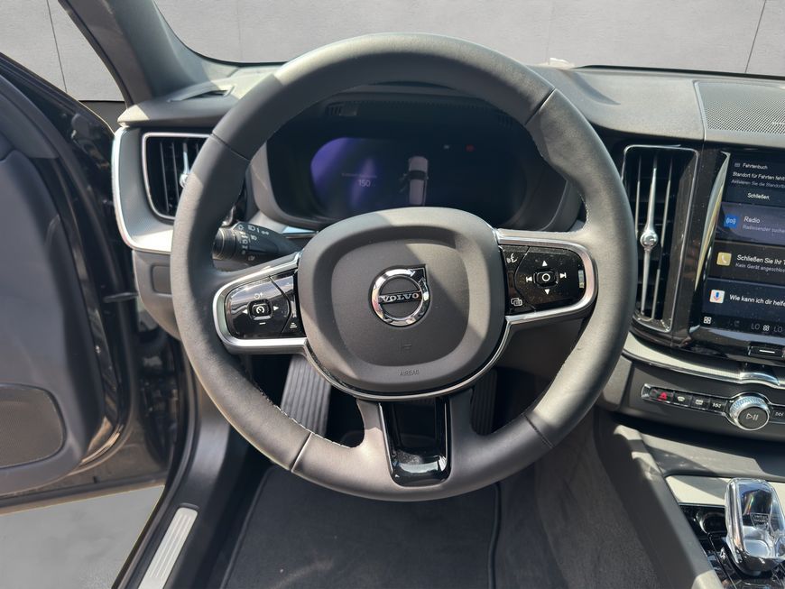 Volvo  Plus Dark