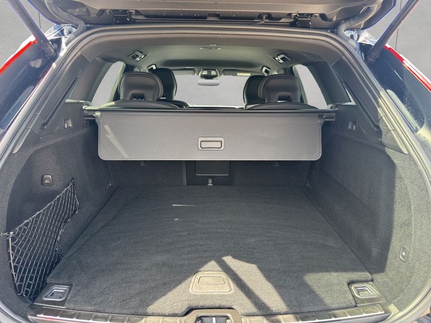 Volvo  Plus Dark