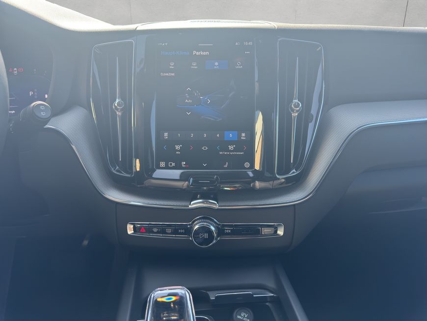 Volvo  Plus Dark