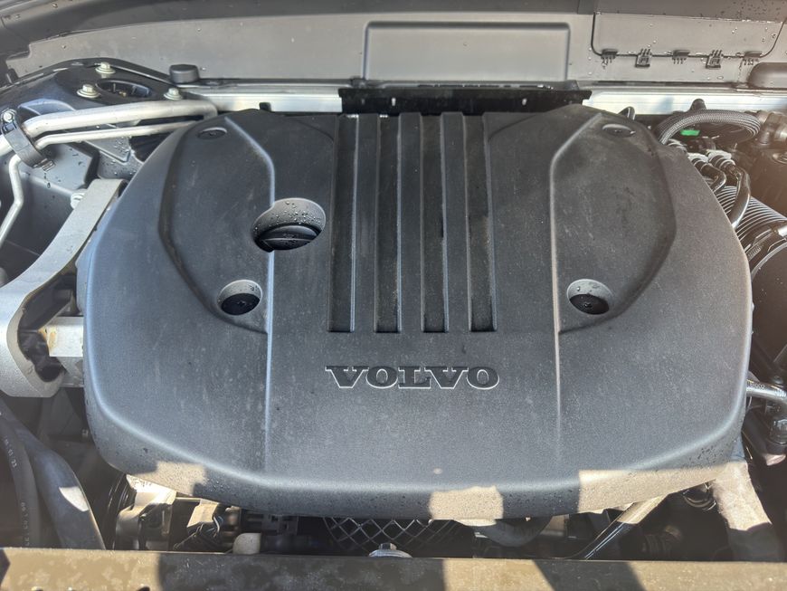 Volvo  Plus Dark