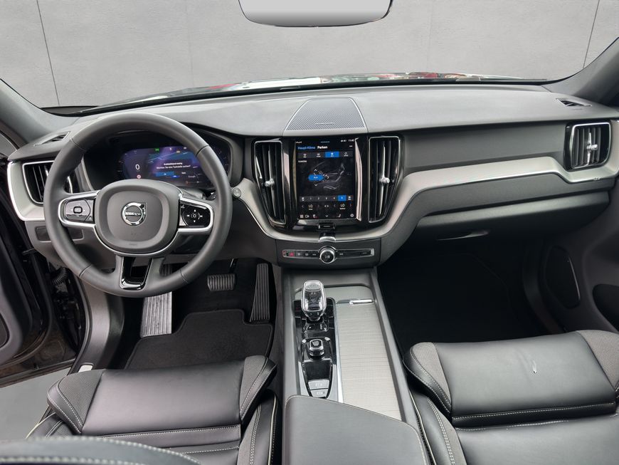 Volvo  Plus Dark