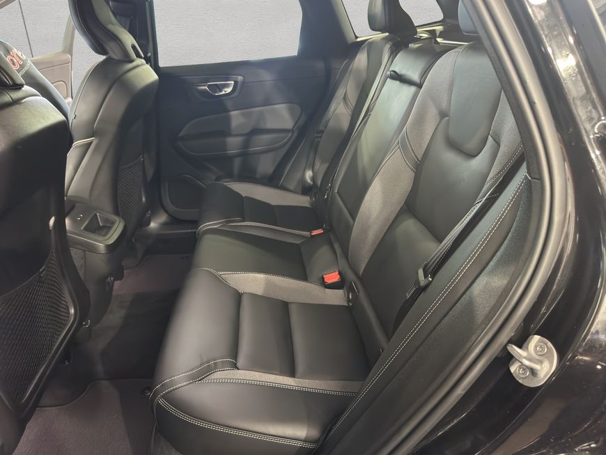 Volvo  Plus Dark