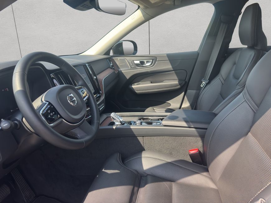Volvo  Plus Dark