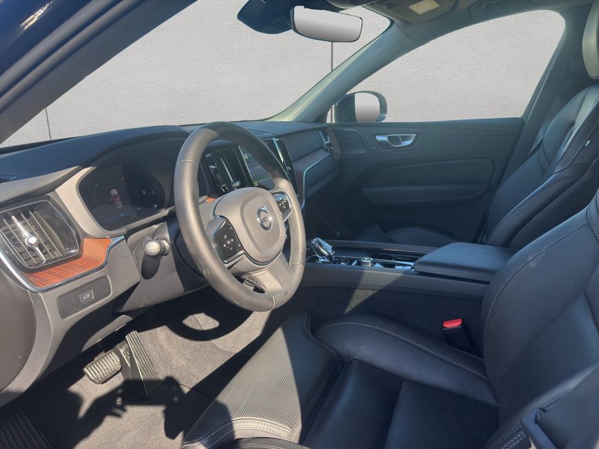 Volvo  Plus Dark
