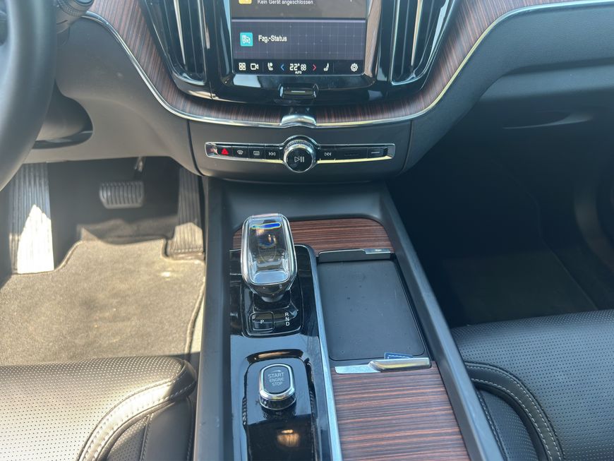 Volvo  Plus Dark