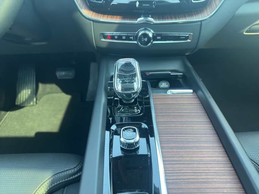 Volvo  Plus Dark