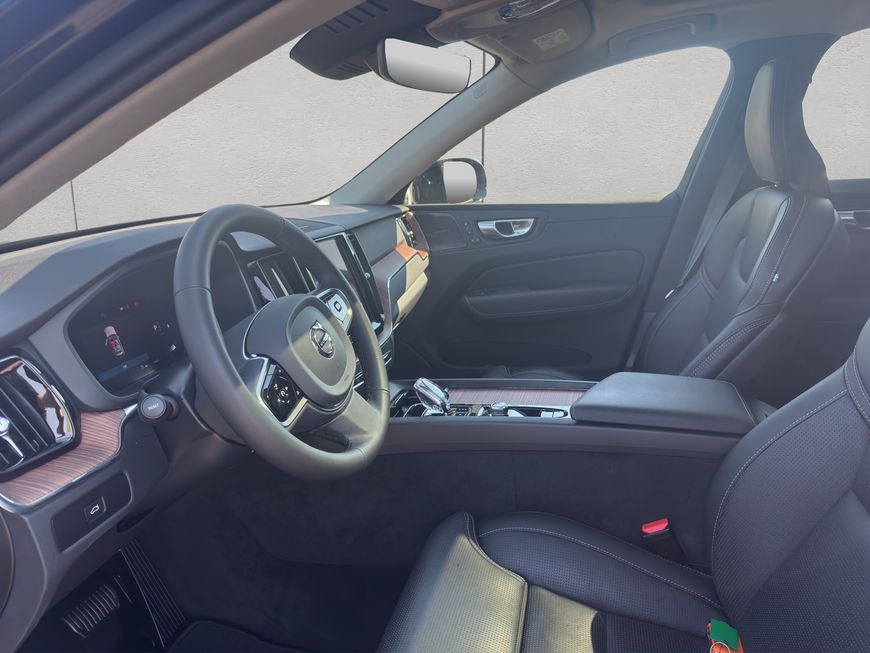 Volvo  Plus Dark