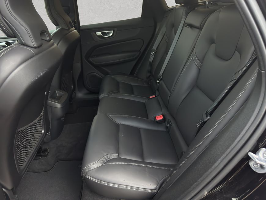 Volvo  Plus Dark