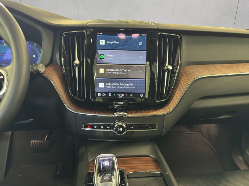 Volvo  Plus Dark