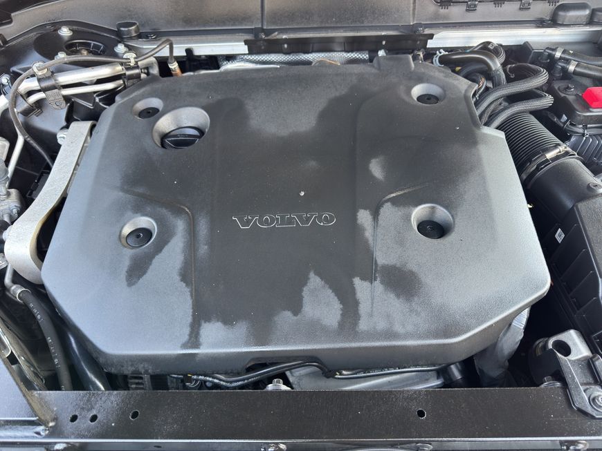 Volvo  Plus Dark