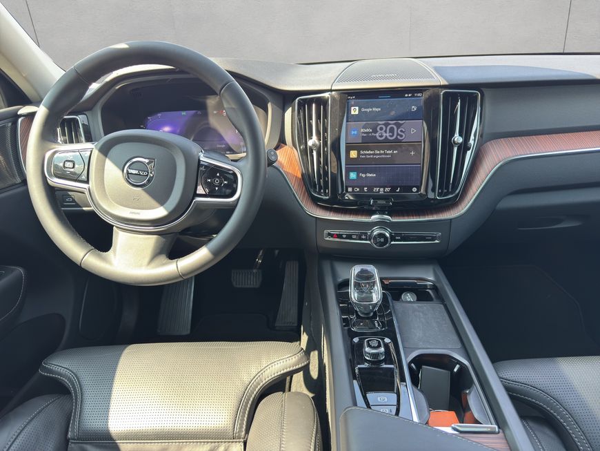 Volvo  Plus Dark