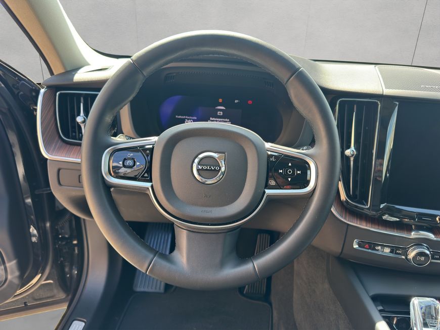Volvo  Plus Dark