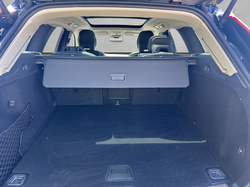 Volvo  Plus Dark