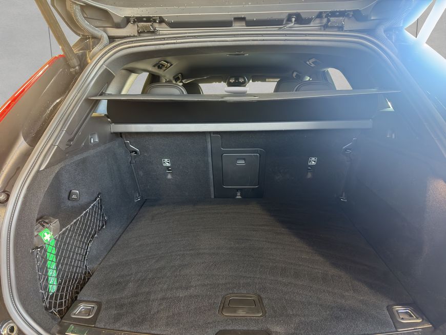 Volvo  Plus Dark
