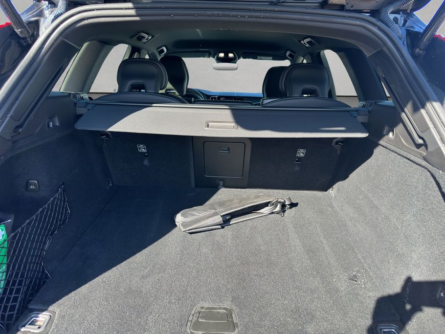 Volvo  Plus Dark