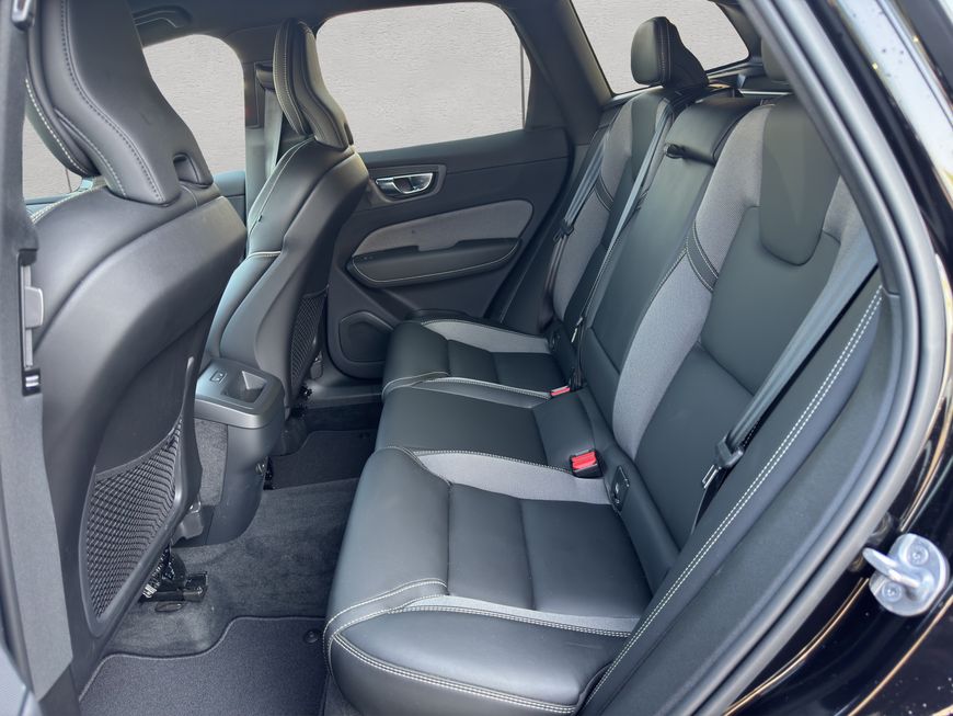 Volvo  Plus Dark