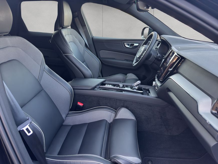 Volvo  Plus Dark