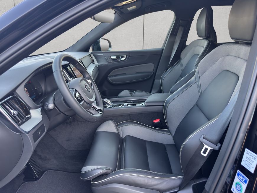 Volvo  Plus Dark