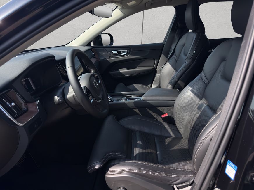 Volvo  Plus Dark