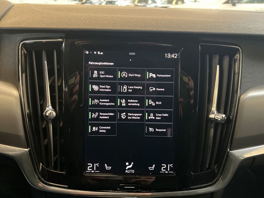 Volvo  D4 Momentum-Pro Aut Leder Navi LED BLIS AHK