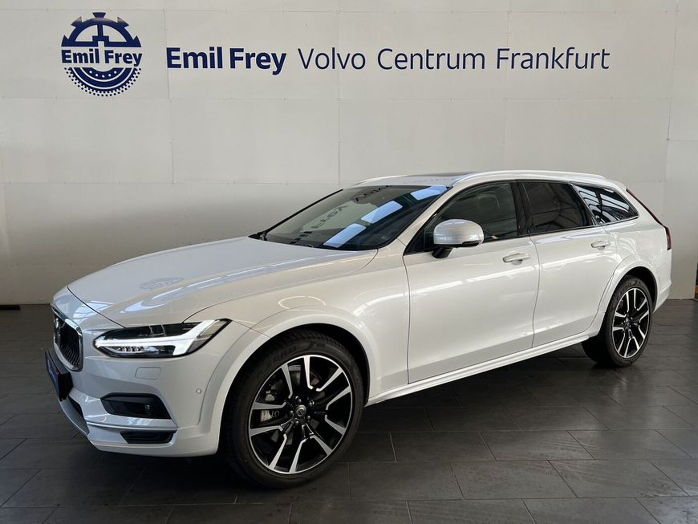 Volvo  V90 Cross Country B5 AWD  Glasd Luftf 360° B&W