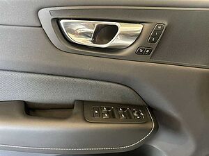 Volvo  B4 R-Design Aut Navi LED Einparkhilfe 1.Hand