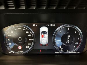 Volvo  D5 AWD 7S  Aut BLIS Navi Voll-LED Kamera