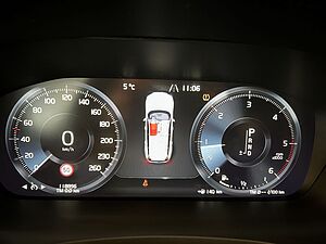 Volvo  D3 Momentum-Pro Aut Navi Voll-LED PDC DAB+