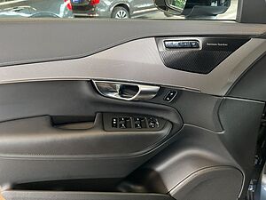Volvo  Ultimate Dark