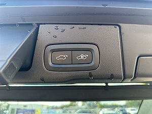 Volvo  B4 R-Design Aut Navi LED PDC 1. Hand