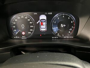 Volvo  Momentum Core