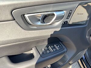 Volvo  Plus Dark