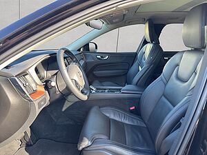 Volvo  Plus Dark