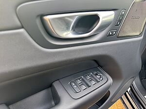 Volvo  Plus Dark