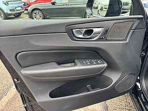 Volvo  Plus Dark
