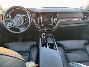 Volvo  Plus Dark