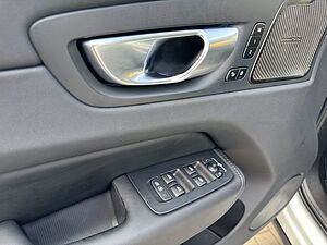 Volvo  Plus Dark