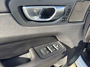 Volvo  Plus Dark