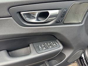 Volvo  Plus Dark