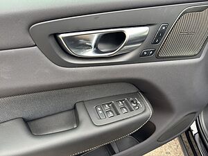 Volvo  Plus Dark