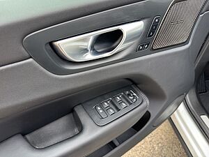 Volvo  Plus Dark