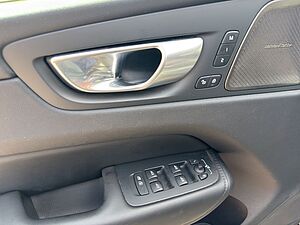 Volvo  Plus Dark