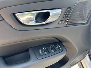 Volvo  Plus Dark