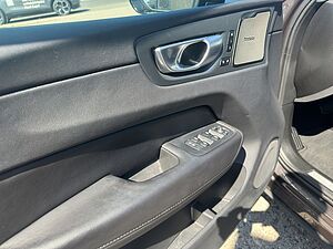 Volvo  Plus Dark