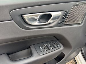 Volvo  Plus Dark