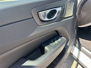 Volvo  Plus Dark