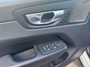 Volvo  Plus Dark
