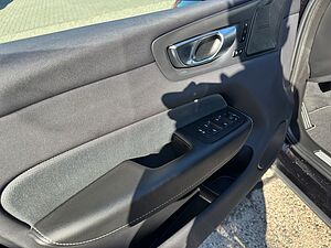 Volvo  Plus Dark
