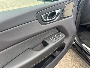Volvo  Plus Dark